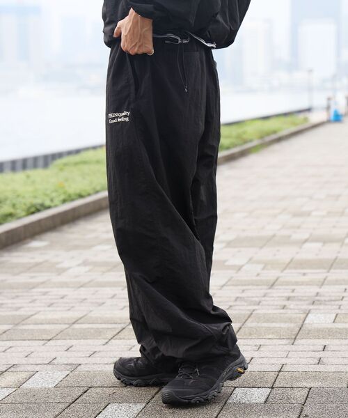 FFEIN(フェイン)の「【撥水加工】FFEIN(フェイン)ロゴ刺繍ナイロンワイドイージーパンツ/ セットアップ ナイロンカーゴパンツ 撥水加工 刺繍(その他パンツ・メンズ・アイボリー/ブラック/カーキ/ネイビー・MEDIUM/LARGE/SMALL/X-SMALL)」の10枚目の写真