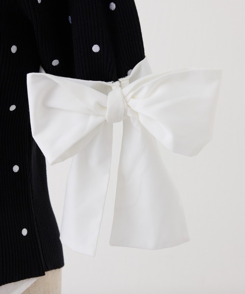 one after another NICE CLAUP(ワンアフターアナザーナイスクラップ)の「袖リボンシャツドッキング刺繍入りニット(ニット/セーター・レディース・ネイビー/ブラウン/ベージュ/ブラック系その他・FREE)」の5枚目の写真