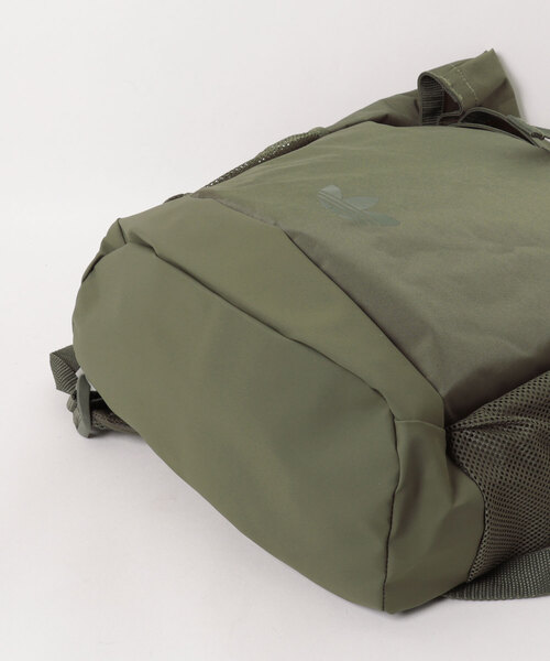 adidas(アディダス)の「ADIDAS ウェア アディダス U RT BACKPACK バッグ KQ9550 OLIVESTRATA(ボディバッグ/ウエストポーチ・メンズ・グリーン・FREE)」の3枚目の写真