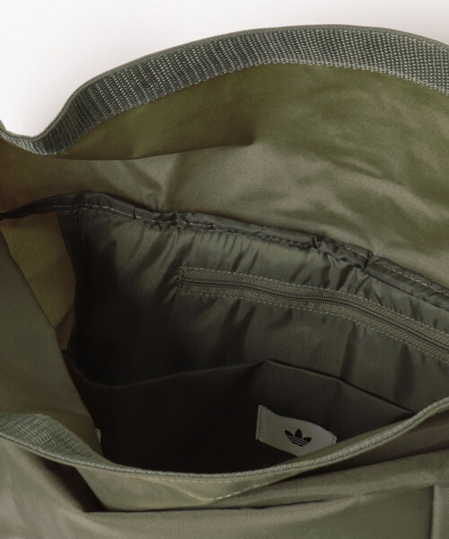 adidas(アディダス)の「ADIDAS ウェア アディダス U RT BACKPACK バッグ KQ9550 OLIVESTRATA(ボディバッグ/ウエストポーチ・メンズ・グリーン・FREE)」の4枚目の写真