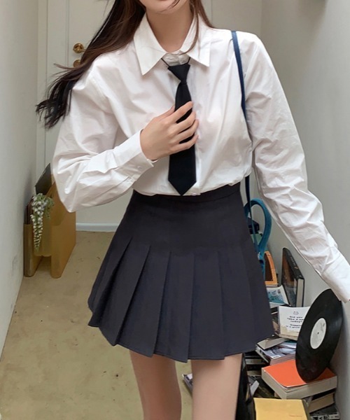 AMAJI(アマジ)の「ネクタイ付き ルーズシルエット 長袖シャツ(シャツ/ブラウス・レディース・ホワイト・SMALL/MEDIUM/LARGE)」の3枚目の写真