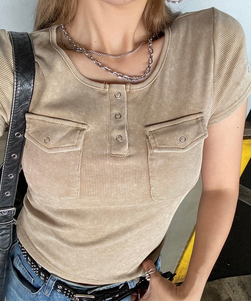 non-hedge(ノンヘッジ)の「ブリーチ袖ロゴチビTシャツ(Tシャツ/カットソー・レディース・グレー/カーキ/ブラック/ベージュ・FREE)」の2枚目の写真