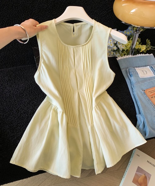 AMAJI(アマジ)の「プリーツ ノースリーブブラウス(シャツ/ブラウス・レディース・イエロー/ベージュ・LARGE/MEDIUM/SMALL)」の2枚目の写真