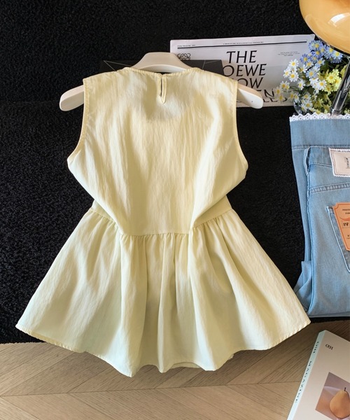 AMAJI(アマジ)の「プリーツ ノースリーブブラウス(シャツ/ブラウス・レディース・イエロー/ベージュ・LARGE/MEDIUM/SMALL)」の4枚目の写真
