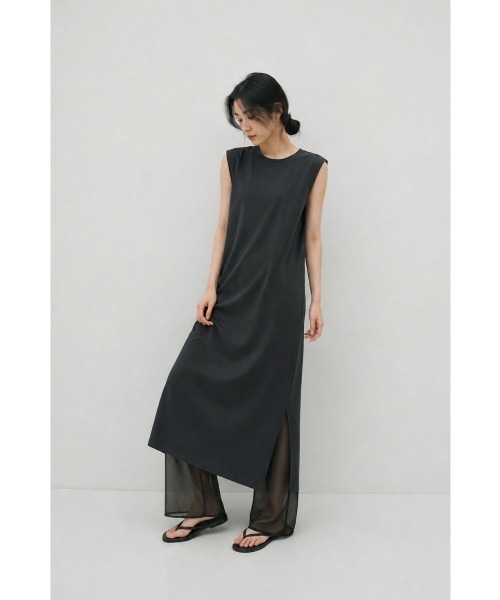 marjour(マージュール)の「DOUBLE LAYERED I-LINE DRESS(ワンピース・レディース・チャコール/ブラック・M/L)」の14枚目の写真