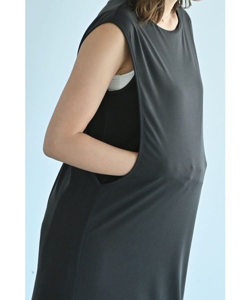 marjour(マージュール)の「DOUBLE LAYERED I-LINE DRESS(ワンピース・レディース・チャコール/ブラック・M/L)」の8枚目の写真