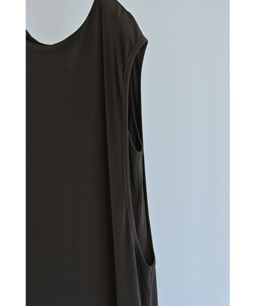 marjour(マージュール)の「DOUBLE LAYERED I-LINE DRESS(ワンピース・レディース・チャコール/ブラック・M/L)」の3枚目の写真