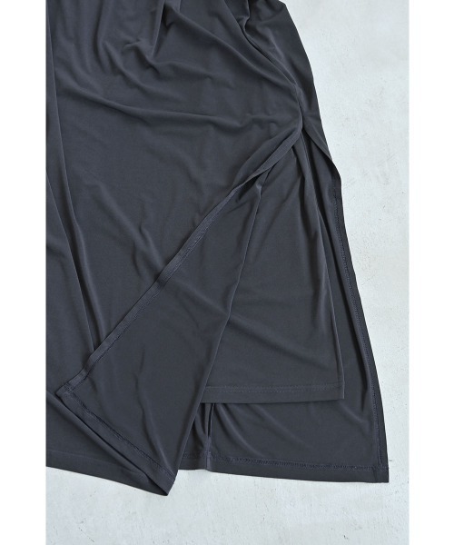 marjour(マージュール)の「DOUBLE LAYERED I-LINE DRESS(ワンピース・レディース・チャコール/ブラック・M/L)」の7枚目の写真