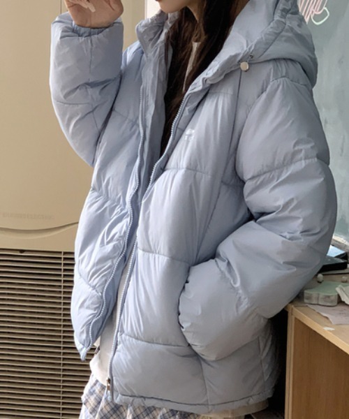 AMAJI(アマジ)の「フード付き ショート丈 中綿ジャケット(その他アウター・レディース・ホワイト/パープル/ライトピンク・SMALL/MEDIUM/LARGE/X-LARGE)」の5枚目の写真