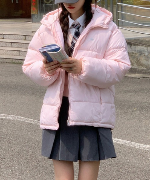 AMAJI(アマジ)の「フード付き ショート丈 中綿ジャケット(その他アウター・レディース・ホワイト/パープル/ライトピンク・SMALL/MEDIUM/LARGE/X-LARGE)」の4枚目の写真