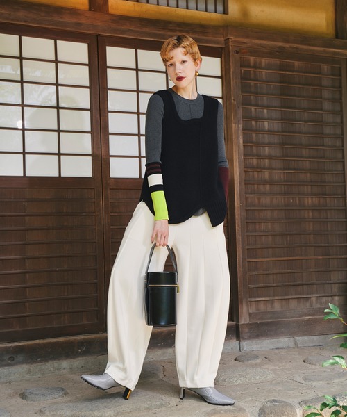 OMMO(オーエムエムオー)の「ROUND HEM BLOCKING KNIT TOP(ニット/セーター・レディース・ブラック/レッド/グレー/グリーン・F)」の8枚目の写真