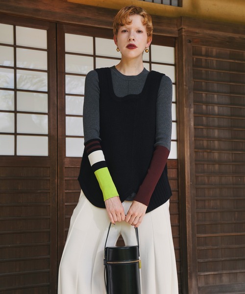 OMMO(オーエムエムオー)の「ROUND HEM BLOCKING KNIT TOP(ニット/セーター・レディース・ブラック/レッド/グレー/グリーン・F)」の5枚目の写真