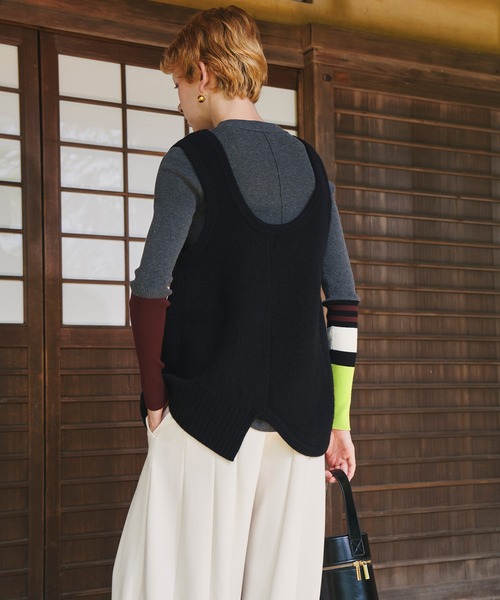 OMMO(オーエムエムオー)の「ROUND HEM BLOCKING KNIT TOP(ニット/セーター・レディース・ブラック/レッド/グレー/グリーン・F)」の7枚目の写真