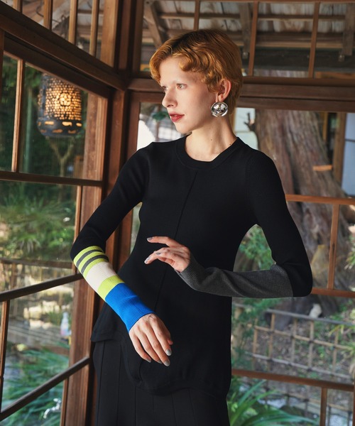 OMMO(オーエムエムオー)の「ROUND HEM BLOCKING KNIT TOP(ニット/セーター・レディース・ブラック/レッド/グレー/グリーン・F)」の11枚目の写真
