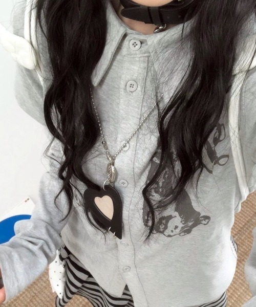 SHERU(シェル)の「フェイクレイヤード襟付きロンT 犬 星(Tシャツ/カットソー・レディース・グレー・M)」の11枚目の写真