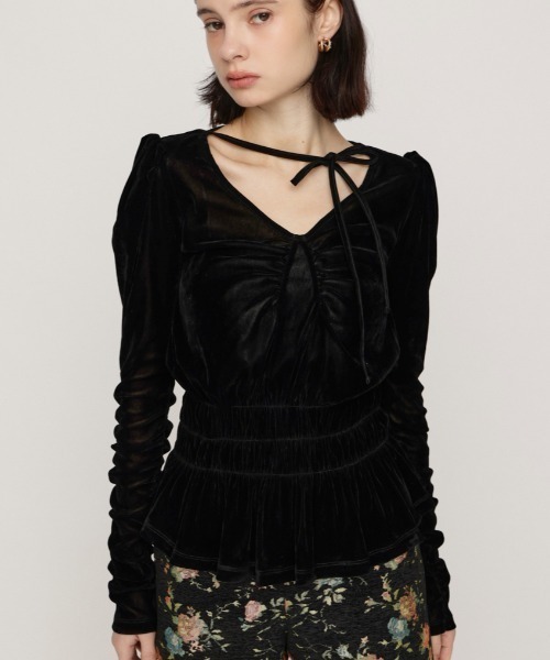SLY（スライ）の「SHEER VELOUR SHIRRING TOPS シアーベロアシャーリングトップス 秋服（シャツ/ブラウス・レディース・アイボリー/ブラック・FREE）」の2枚目の写真