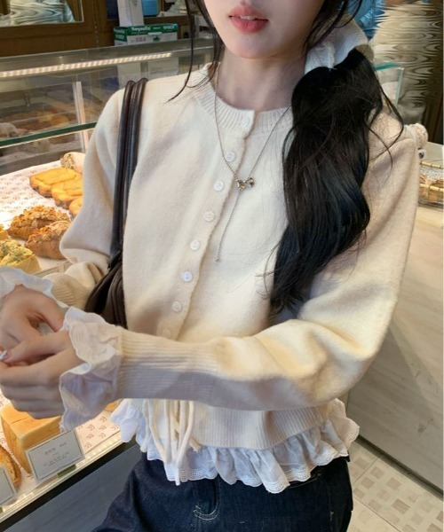 kirakiraShop(キラキラショップ)の「裾フリル ドロスト ニット カーディガン(ニット/セーター・レディース・オフホワイト/ブラック/チャコール/レッド・FREE)」の6枚目の写真