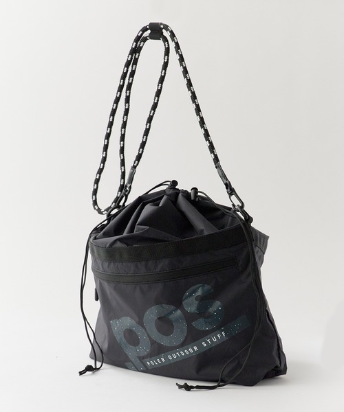 POLeR(ポーラー)の「POLeR/ポーラー DRAWSTRING SLING BAG 巾着型スリングバッグ(ボディバッグ/ウエストポーチ・メンズ・ブラック/ブルー・ONE SIZE)」の3枚目の写真