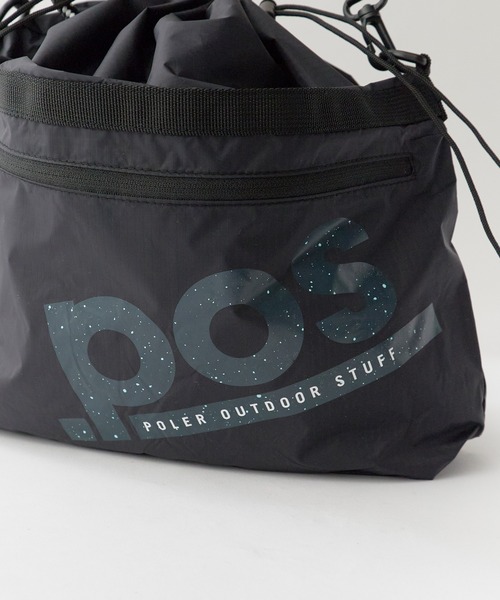 POLeR(ポーラー)の「POLeR/ポーラー DRAWSTRING SLING BAG 巾着型スリングバッグ(ボディバッグ/ウエストポーチ・メンズ・ブラック/ブルー・ONE SIZE)」の10枚目の写真