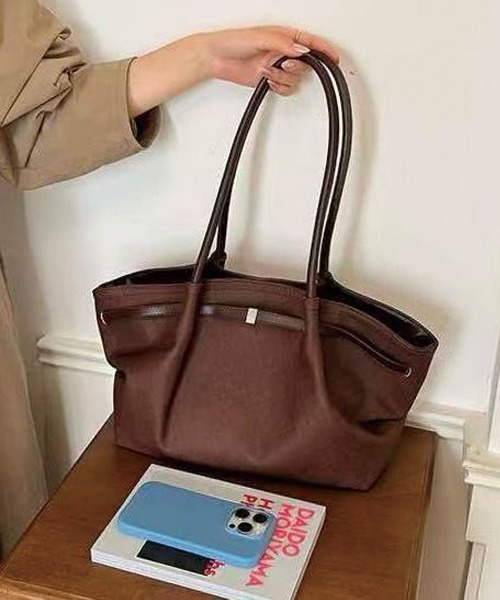 CORNERS(コーナーズ)の「フェイクレザーバイカラートートバッグ(ショルダーバッグ・レディース・ブラック/ベージュ/ブラウン/キャメル・FREE)」の9枚目の写真