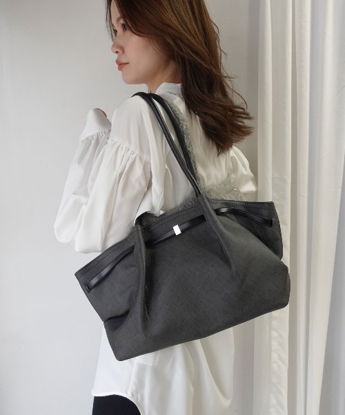 CORNERS(コーナーズ)の「フェイクレザーバイカラートートバッグ(ショルダーバッグ・レディース・ブラック/ベージュ/ブラウン/キャメル・FREE)」の6枚目の写真