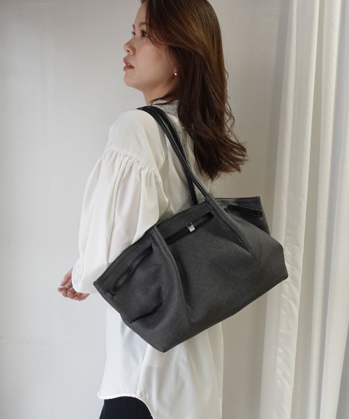 CORNERS(コーナーズ)の「フェイクレザーバイカラートートバッグ(ショルダーバッグ・レディース・ブラック/ベージュ/ブラウン/キャメル・FREE)」の7枚目の写真