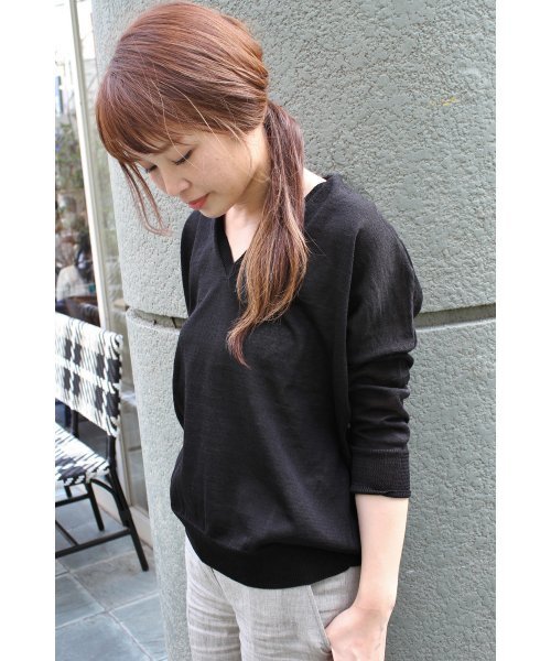 FIGARO Paris(フィガロパリ)の「Li/E Vネック プルオーバー◆(ニット/セーター・レディース・ベージュ/ブルー系その他/ブラック/ホワイト・FREE)」の3枚目の写真