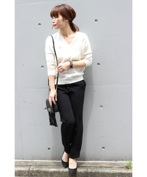 FIGARO Paris(フィガロパリ)の「Li/E Vネック プルオーバー◆(ニット/セーター・レディース・ベージュ/ブルー系その他/ブラック/ホワイト・FREE)」の11枚目の写真