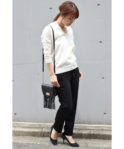 FIGARO Paris(フィガロパリ)の「Li/E Vネック プルオーバー◆(ニット/セーター・レディース・ベージュ/ブルー系その他/ブラック/ホワイト・FREE)」の9枚目の写真