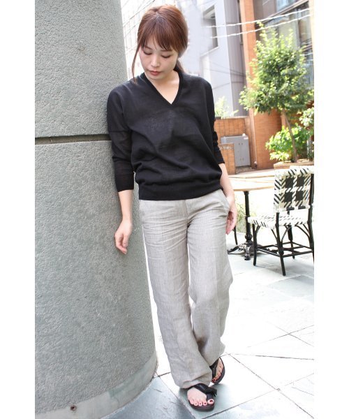 FIGARO Paris(フィガロパリ)の「Li/E Vネック プルオーバー◆(ニット/セーター・レディース・ベージュ/ブルー系その他/ブラック/ホワイト・FREE)」の20枚目の写真