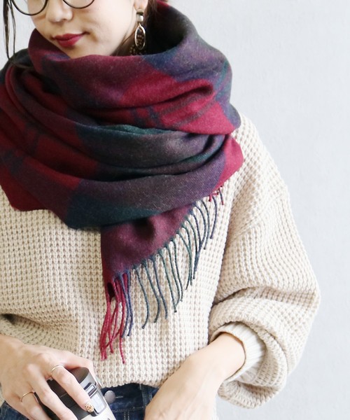reca（レカ）の「室内でも外でも使える！ウールチェック柄大判ストール（ストール/ショール・レディース・ブラウン系その他/ピンク系その他/ブラウン系その他2/ベージュ系その他/ブルー系その他/レッド系その他/チョコ/ホワイト系その他/ブルー系その他2・FREE/ONE SIZE）」の9枚目の写真