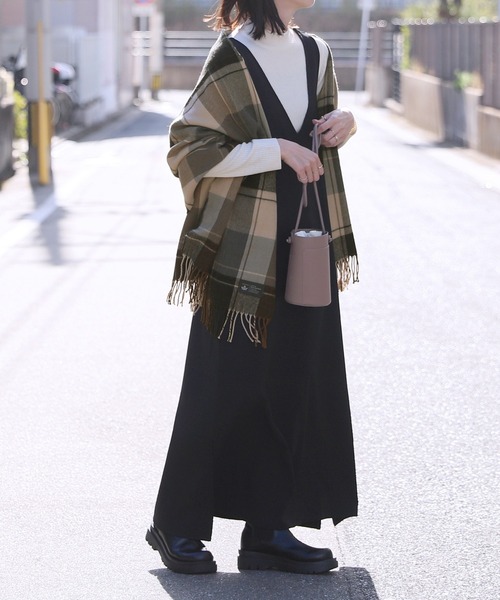 reca（レカ）の「室内でも外でも使える！ウールチェック柄大判ストール（ストール/ショール・レディース・ブラウン系その他/ピンク系その他/ブラウン系その他2/ベージュ系その他/ブルー系その他/レッド系その他/チョコ/ホワイト系その他/ブルー系その他2・FREE/ONE SIZE）」の15枚目の写真