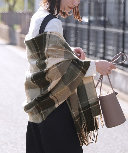 reca（レカ）の「室内でも外でも使える！ウールチェック柄大判ストール（ストール/ショール・レディース・ブラウン系その他/ピンク系その他/ブラウン系その他2/ベージュ系その他/ブルー系その他/レッド系その他/チョコ/ホワイト系その他/ブルー系その他2・FREE/ONE SIZE）」の14枚目の写真