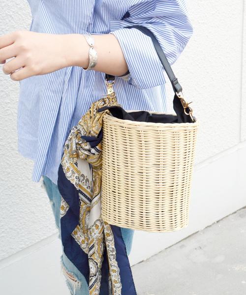 Khaju(カージュ)の「Khaju:ラタン2WAYバケットバッグ◇(かごバッグ・レディース・ベージュ/ブラック・ONE SIZE)」の2枚目の写真