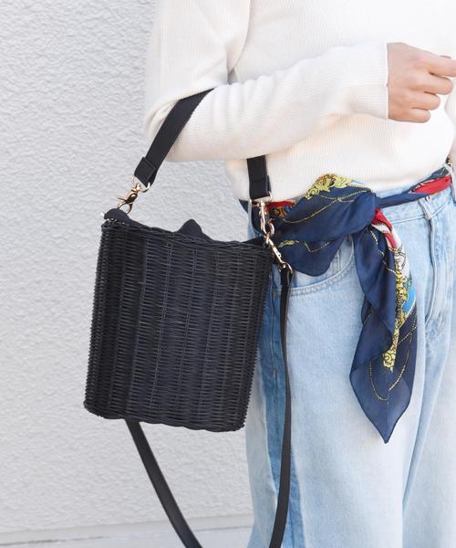 Khaju(カージュ)の「Khaju:ラタン2WAYバケットバッグ◇(かごバッグ・レディース・ベージュ/ブラック・ONE SIZE)」の1枚目の写真