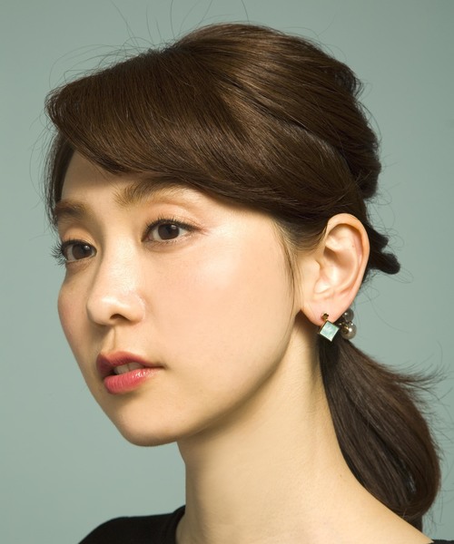 PLAIN CLOTHING（プレーンクロージング）の「スクエアピアス【PLAIN CLOTHING】（ピアス（両耳用）・レディース・レッド/ピンク/ブラック/ライトブルー/ベージュ/アイボリー/グレー・FREE）」の5枚目の写真