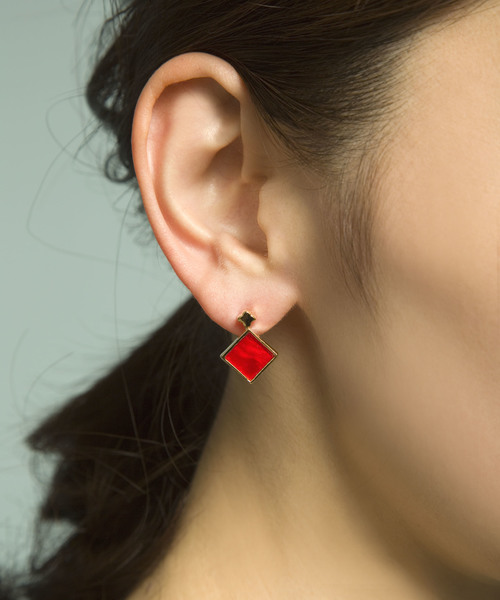 PLAIN CLOTHING（プレーンクロージング）の「スクエアピアス【PLAIN CLOTHING】（ピアス（両耳用）・レディース・レッド/ピンク/ブラック/ライトブルー/ベージュ/アイボリー/グレー・FREE）」の13枚目の写真