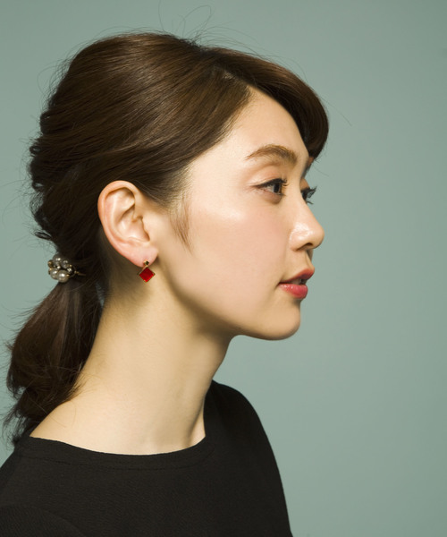 PLAIN CLOTHING（プレーンクロージング）の「スクエアピアス【PLAIN CLOTHING】（ピアス（両耳用）・レディース・レッド/ピンク/ブラック/ライトブルー/ベージュ/アイボリー/グレー・FREE）」の14枚目の写真