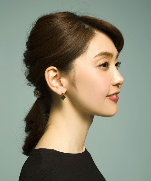 PLAIN CLOTHING（プレーンクロージング）の「スクエアピアス【PLAIN CLOTHING】（ピアス（両耳用）・レディース・レッド/ピンク/ブラック/ライトブルー/ベージュ/アイボリー/グレー・FREE）」の17枚目の写真