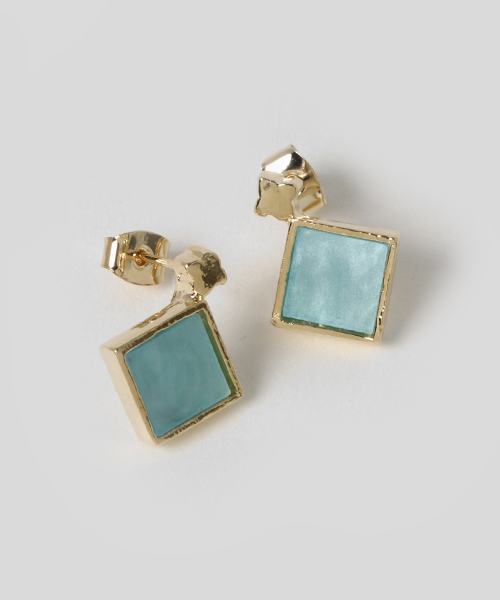 PLAIN CLOTHING（プレーンクロージング）の「スクエアピアス【PLAIN CLOTHING】（ピアス（両耳用）・レディース・レッド/ピンク/ブラック/ライトブルー/ベージュ/アイボリー/グレー・FREE）」の22枚目の写真