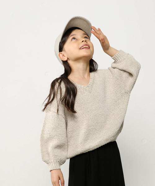 AZUL by moussy(アズールバイマウジー)の「Vネックローゲージプルオーバー(ニット/セーター・キッズ・ベージュ/オフホワイト・120/150/110/140/130/100)」の7枚目の写真