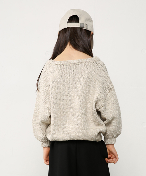 AZUL by moussy(アズールバイマウジー)の「Vネックローゲージプルオーバー(ニット/セーター・キッズ・ベージュ/オフホワイト・120/150/110/140/130/100)」の3枚目の写真