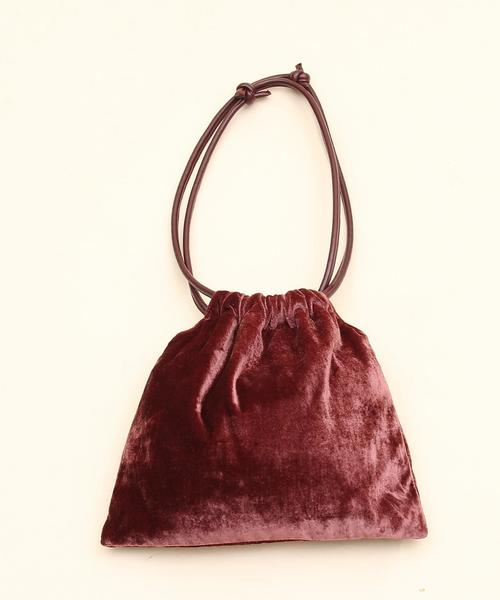 coen(コーエン)の「『リンネル』2017/11月号掲載】ベロアタッチ巾着バッグ(ハンドバッグ・レディース・ブラック/ワインレッド・FREE)」の3枚目の写真