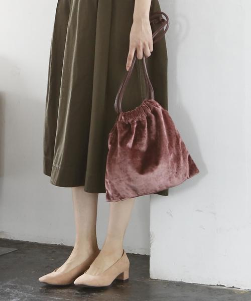 coen(コーエン)の「『リンネル』2017/11月号掲載】ベロアタッチ巾着バッグ(ハンドバッグ・レディース・ブラック/ワインレッド・FREE)」の7枚目の写真