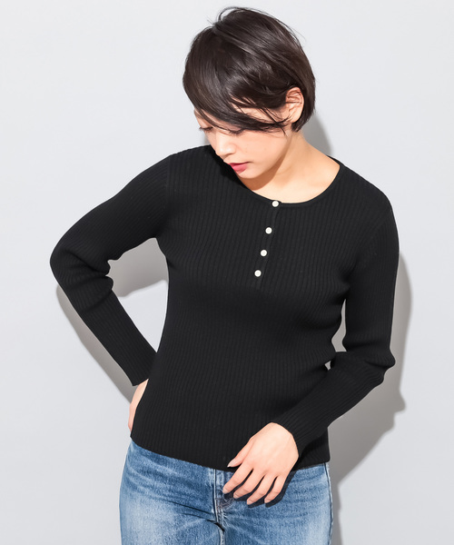 CIAOPANIC（チャオパニック）の「コットンシルクヘンリーネックプルオーバー（ニット/セーター・レディース・ブラック/レッド/ピンク/イエロー/グリーン/アイボリー・FREE）」の4枚目の写真