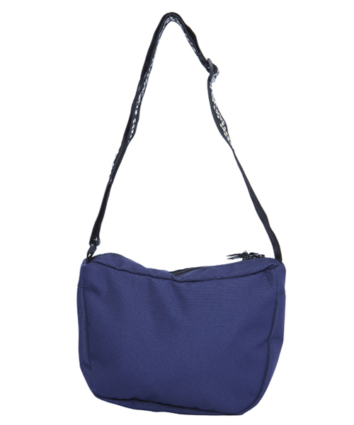 X-girl（エックスガール）の「BREEZE SHOULDER BAG（ショルダーバッグ・レディース・ブラック/イエロー/ブルー/ネイビー・ONE SIZE）」の5枚目の写真