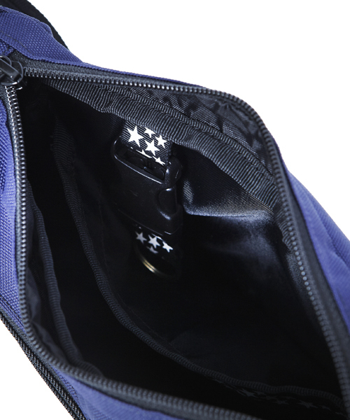 X-girl（エックスガール）の「BREEZE SHOULDER BAG（ショルダーバッグ・レディース・ブラック/イエロー/ブルー/ネイビー・ONE SIZE）」の11枚目の写真