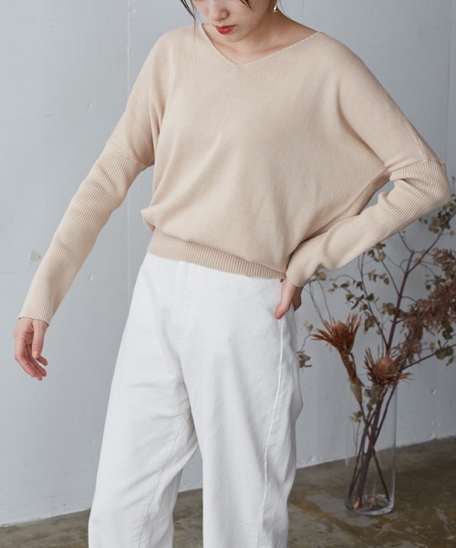 Chaco closet（チャコ クローゼット）の「Vネックドルマンスリーブ長袖リブコットンニット（ニット/セーター・レディース・ブラック/ライトグリーン/ピンク/ライトブルー/アイボリー/グレー/ライトパープル/ベージュ/カーキ/モカ/ダークベージュ/テラコッタ/チャコールグレー/グリーン系その他/ラベンダー/グリーン系その他2/ダークパープル/ライトピンク/ブルーグリーン・FREE）」の8枚目の写真