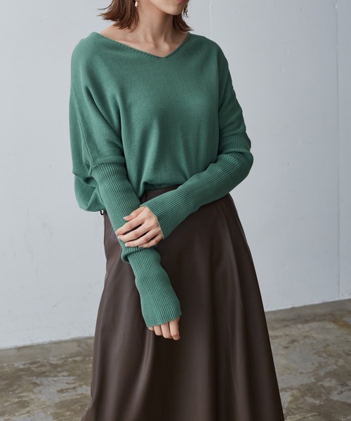 Chaco closet（チャコ クローゼット）の「Vネックドルマンスリーブ長袖リブコットンニット（ニット/セーター・レディース・ブラック/ライトグリーン/ピンク/ライトブルー/アイボリー/グレー/ライトパープル/ベージュ/カーキ/モカ/ダークベージュ/テラコッタ/チャコールグレー/グリーン系その他/ラベンダー/グリーン系その他2/ダークパープル/ライトピンク/ブルーグリーン・FREE）」の12枚目の写真