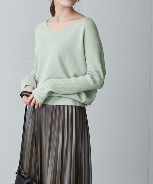 Chaco closet（チャコ クローゼット）の「Vネックドルマンスリーブ長袖リブコットンニット（ニット/セーター・レディース・ブラック/ライトグリーン/ピンク/ライトブルー/アイボリー/グレー/ライトパープル/ベージュ/カーキ/モカ/ダークベージュ/テラコッタ/チャコールグレー/グリーン系その他/ラベンダー/グリーン系その他2/ダークパープル/ライトピンク/ブルーグリーン・FREE）」の11枚目の写真